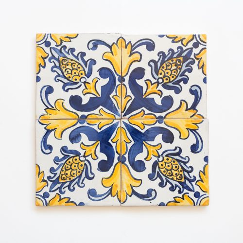 Padrão de azulejos portugueses com simetria axial